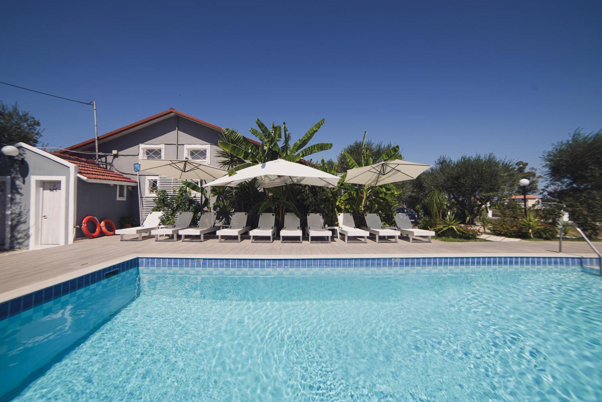 Mirsini & Aparthotel