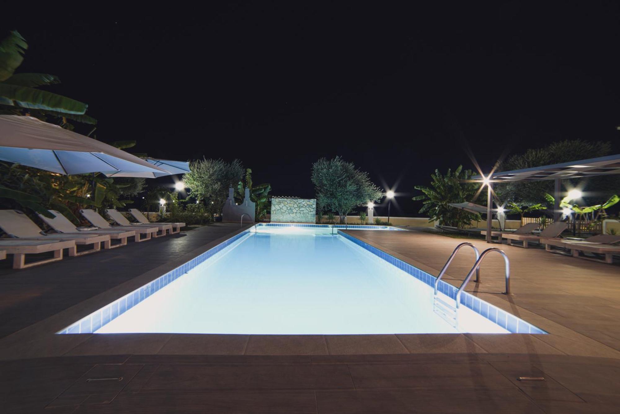 Aparthotel Mirsini & 2*