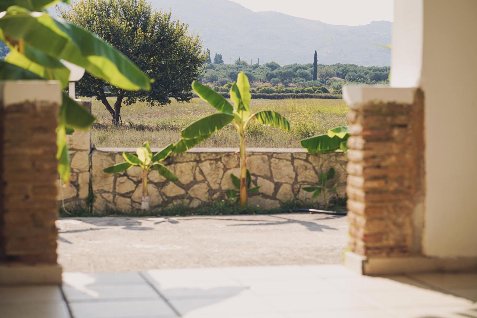 Aparthotel Mirsini &