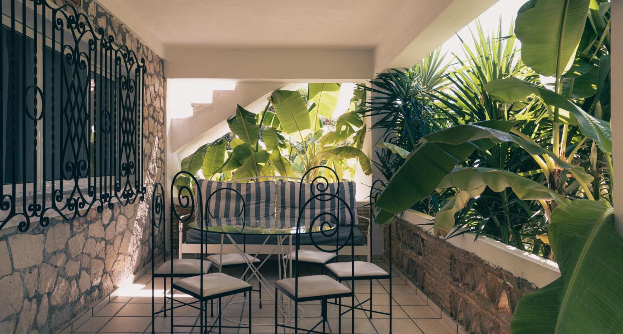 Mirsini Studios & Apartments